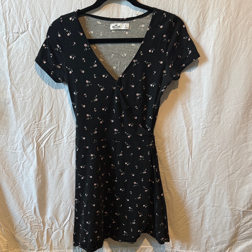 Hollister Wild Fable Black Floral Wrap Mini Dress